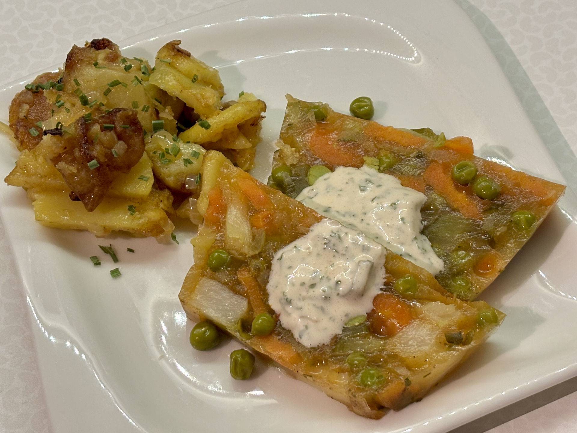 Vegane Sülze mit Bratkartoffeln